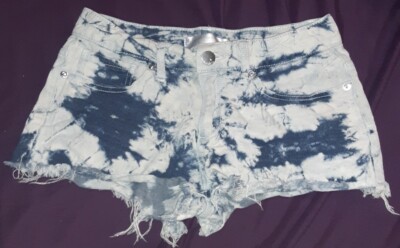Womans Distressed No Boundaries Size 7 Bleached Blue Jean Denim Cut Off Shorts