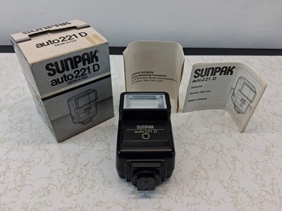 Vintage Sunpak Auto 221D Flash - Original Box, Warranty & Manual-WORKS!