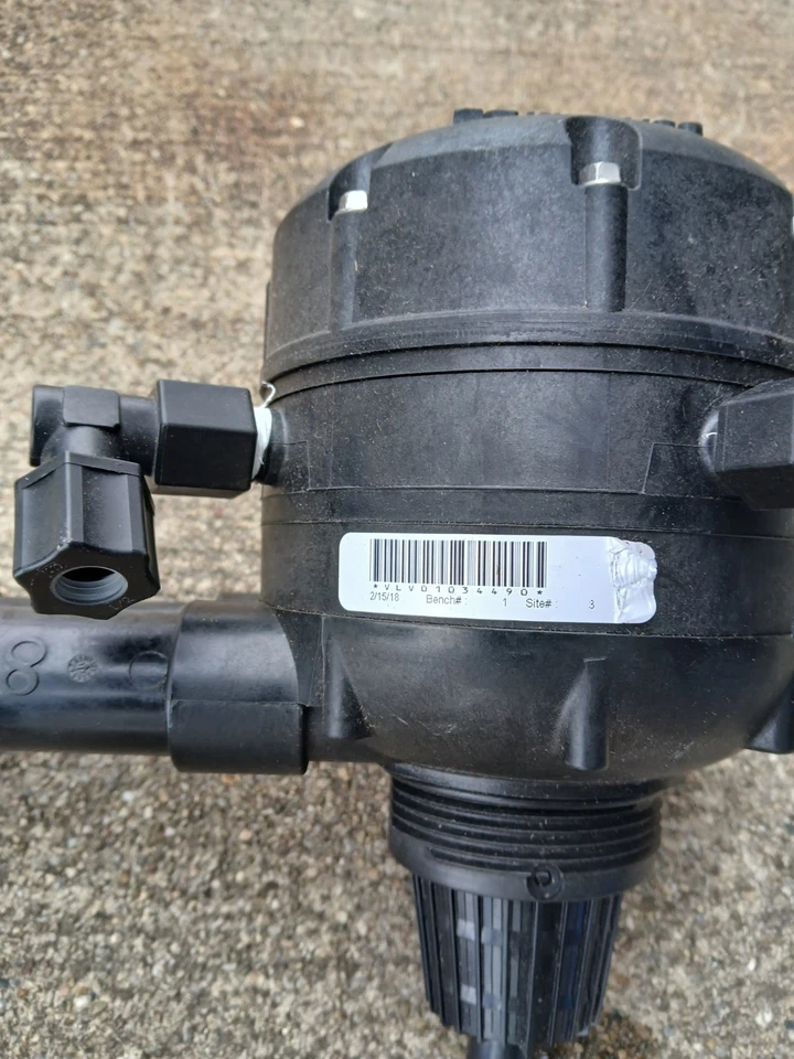 Cabezal de válvula de control ablandador de agua estilo Kinetico Mach Foto 3 de 4