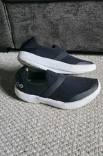 OOFOS OOmg Low White Black Slip On Sneaker Recovery Shoe Women’s 9
