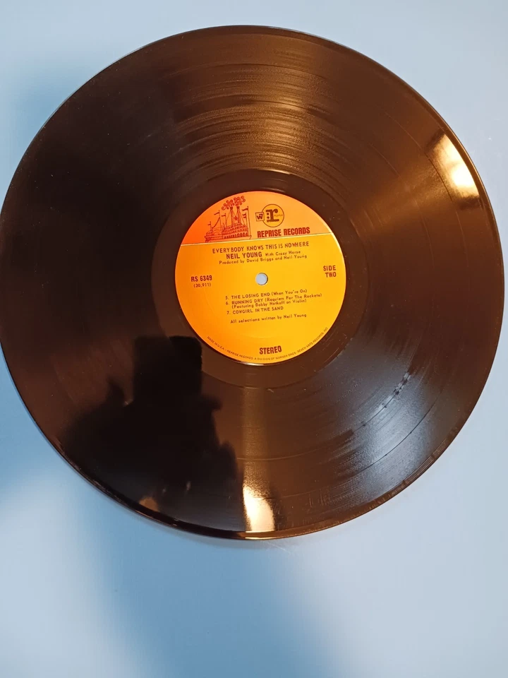 Neil Young ~ Everybody Knows This Is Nowhere ~ 1969 1st Pressing ~ W7 Label - Image 3 of 4