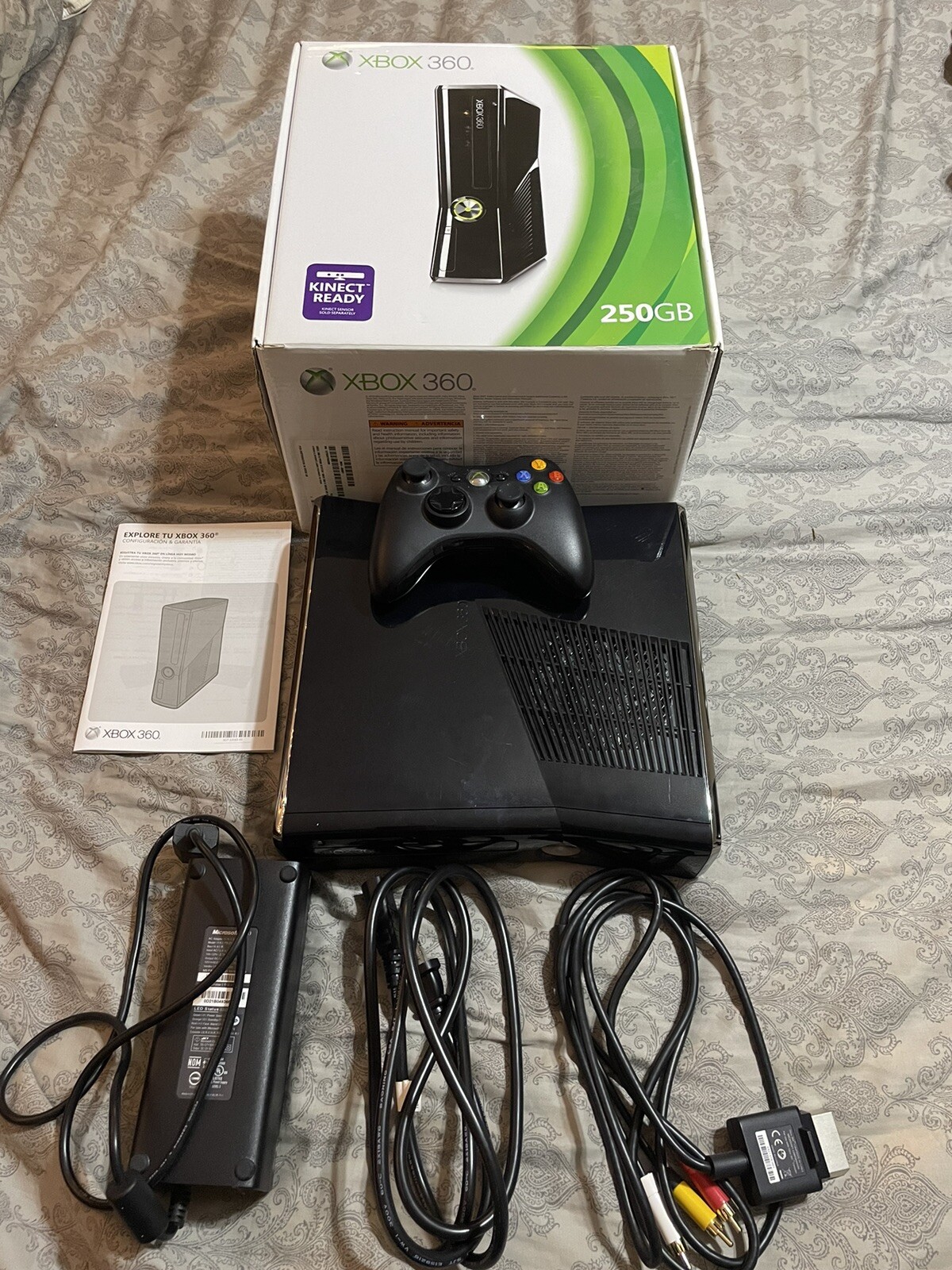  Xbox 360 250GB Holiday Value Bundle (OLD MODEL