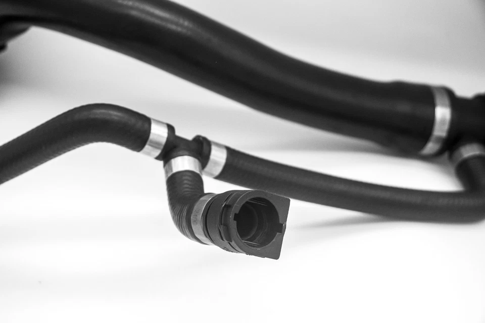 Manguera de refrigerante del radiador del motor apta para BMW E65 E66 7 Series 745Li 745i 17127508010 Foto 4 de 4