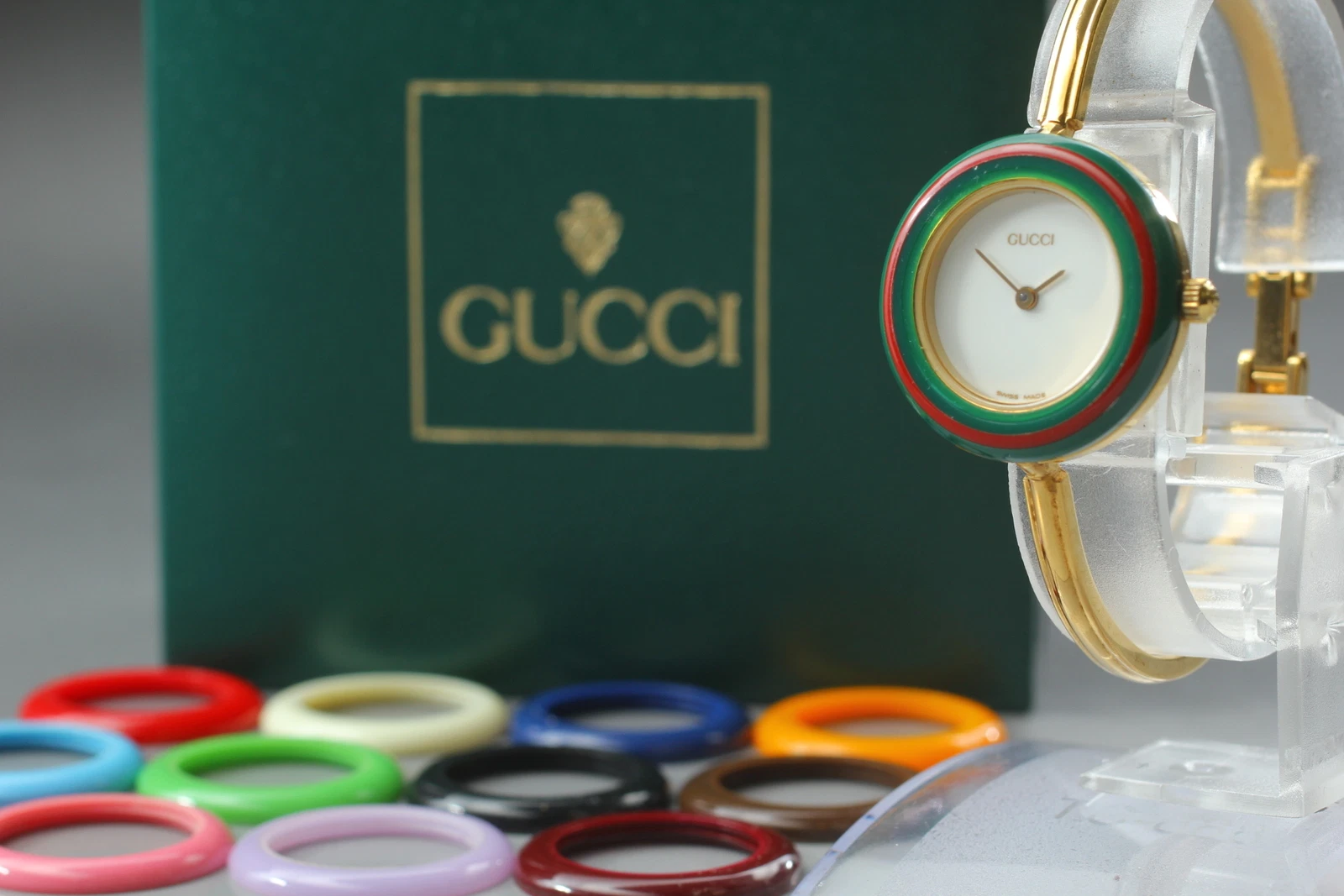 [N COMME NEUF avec BOITE] Montre suisse femme Gucci 11/12.2 lunette changeante 12 couleurs quartz