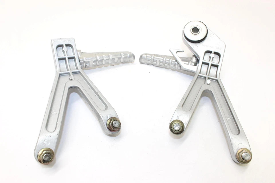 Juego de clavijas traseras de pasajero Hyosung GT650R TT 2007 par OEM Foto 3 de 4