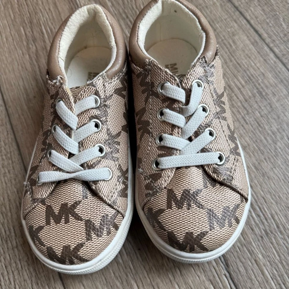 Michael Kors 6C Zapatillas Niño Firma MK Estampado Tostado Foto 2 de 4
