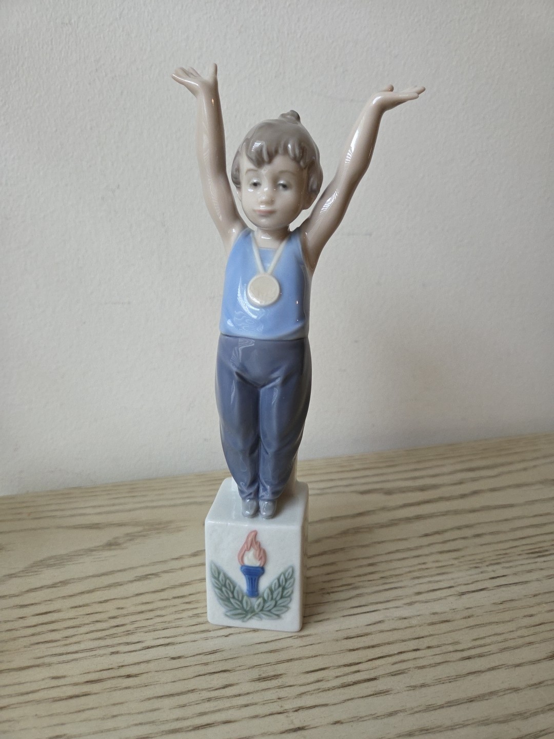 Vintage Retired Lladro Olympic Champion 5871 Figurine