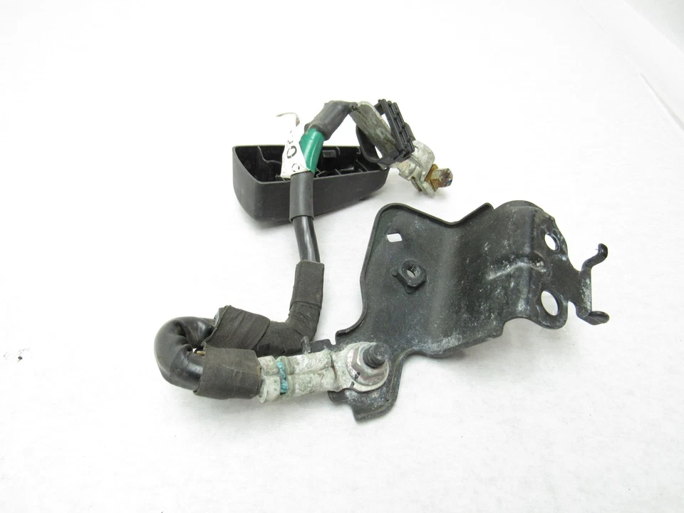 Terminal negativo de batería McLaren 650S 2016 con tapa 15 - 17 |:O Foto 2 de 4