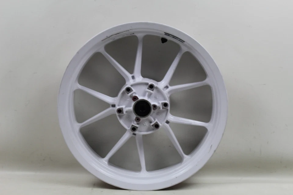 Llanta trasera KTM RC390 RC 390 15-17 OEM recubierta de polvo blanca RECTA Foto 2 de 3