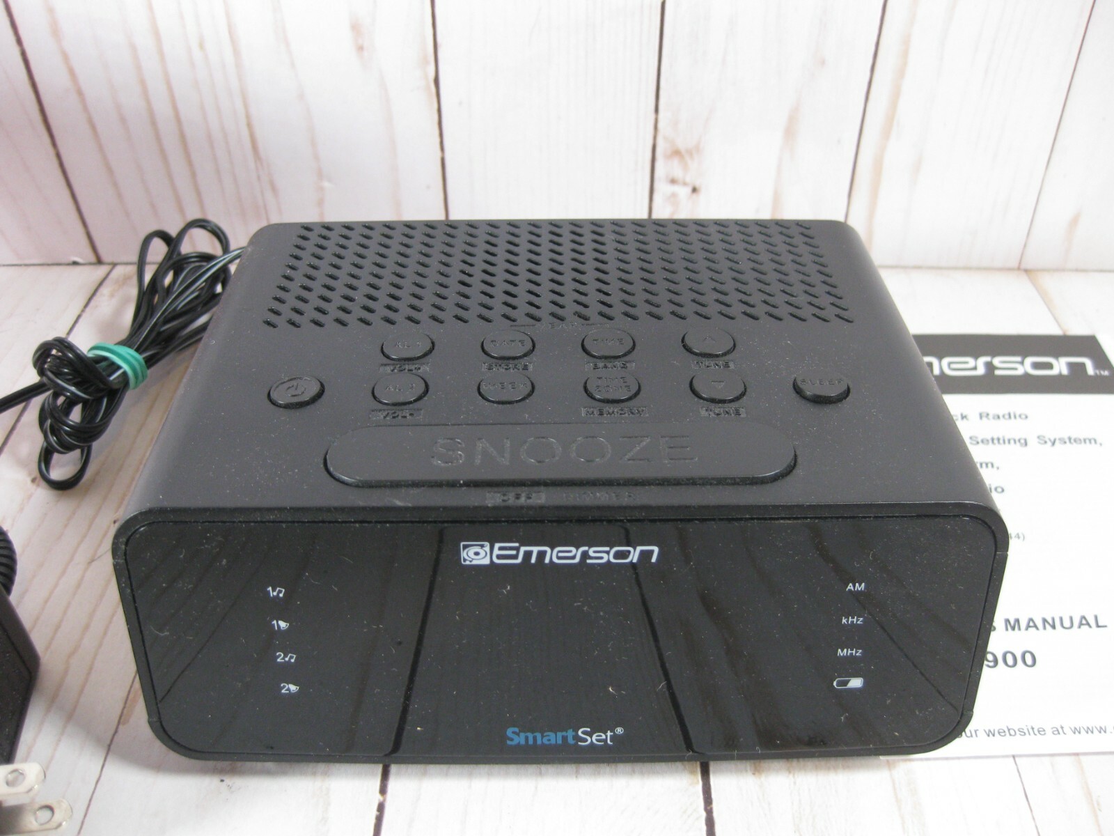 Emerson CKS1900 SmartSet Alarm Clock Radio AM/FM Large LED Display