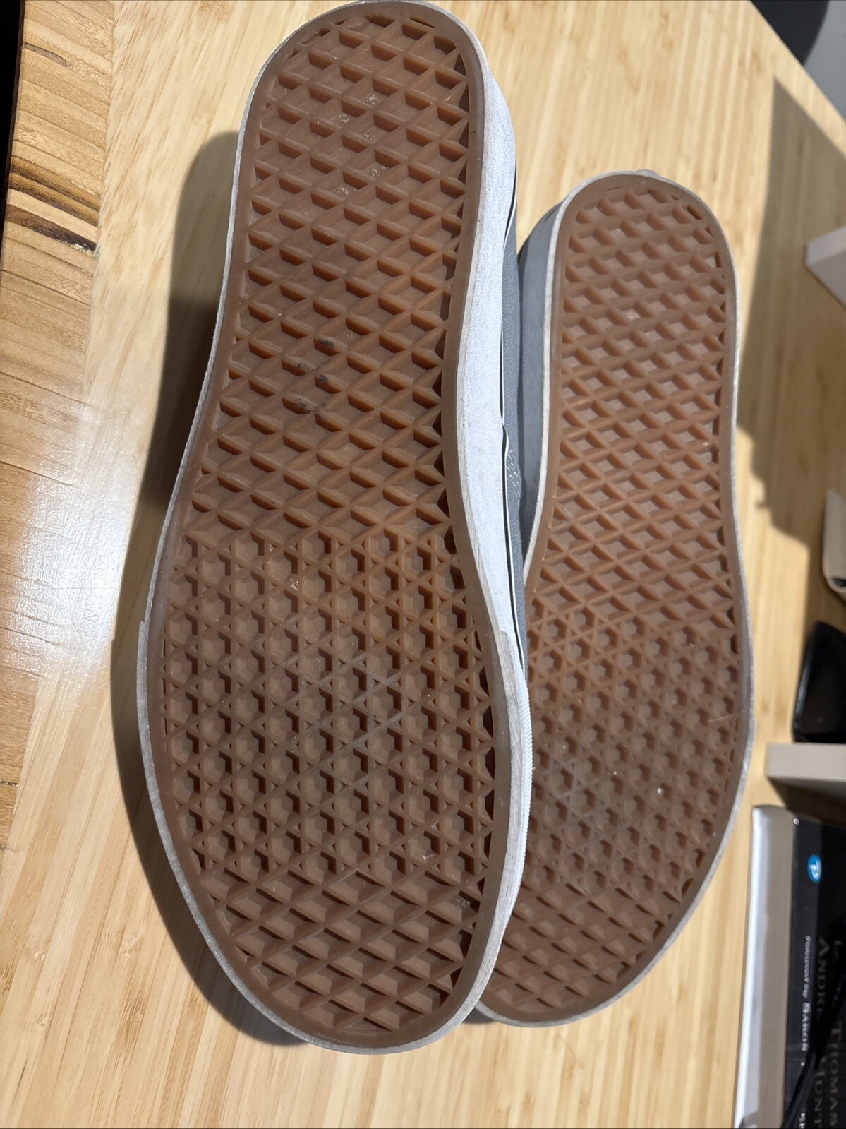 SAOLA Scarpe da ginnastica uomo Vans taglia 11 5 grigio e marrone marrone lacci delicatamente indossate