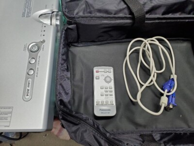 Panasonic PT-LB60U XGA LCD 3200 Lumens Projector + CARRYING CASE