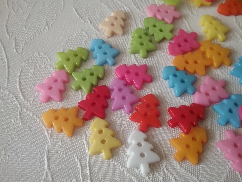 Knöpfe, Tannenbäumchen,(K202),mehrfarbig, Kunststoff, 40 Stück, 15 X 12mm - Bild 4 von 4