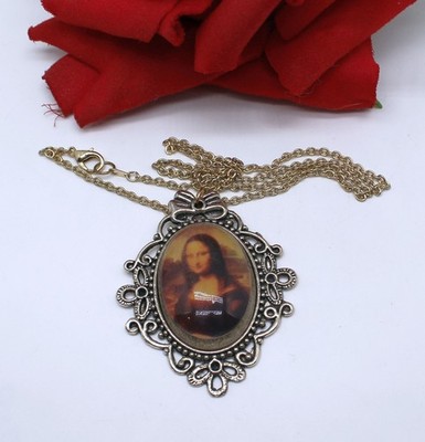 Vintage Mona Lisa Gold tone  18'' Ornate  Necklace CAT RESCUE
