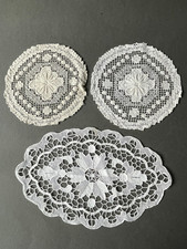 DENTELLES ANCIENNES LOT de 6 NAPPERONS de différents types : dentelle, broderie