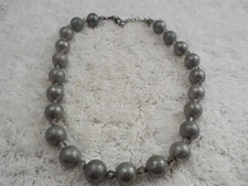 CHARMING CHARLIE Silvertone Green Glitter Bead Necklace (C17)