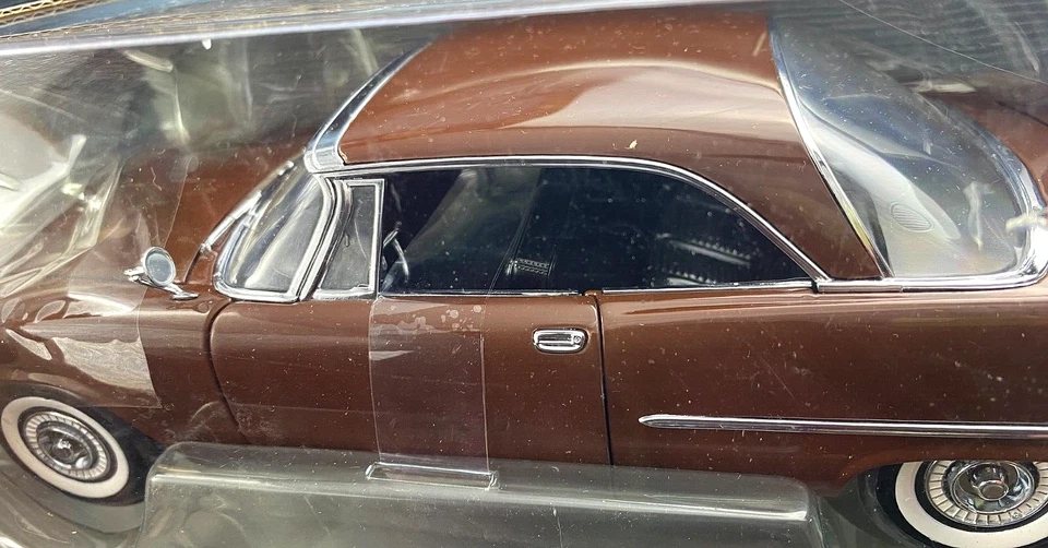 1:18 ERTL COLLECTIBLES ""CHASE"" Chrysler 300C AMERICAN MUSCLE never open. TS - Image 2 of 4