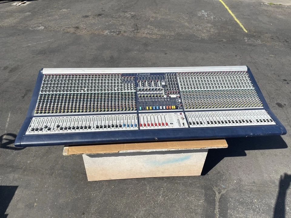 Consola Soundcraft MH2 48 canales - 48 mono 4 estéreo 10 auxiliares 8 grupos 4 matriz Foto 2 de 4
