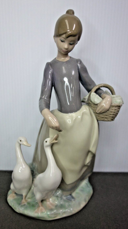 Lladro On The Farm #1306 Girl w/ Basket Feeding Ducks Geese 10"