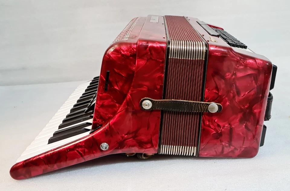 Acordeón piano bajo ROYALSTANDARD (WELTMEISTER) SILVANA 96 Foto 4 de 4