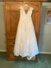 Davids Bridal Scalloped Lace Tulle Wedding Dress Size 12 Bustled