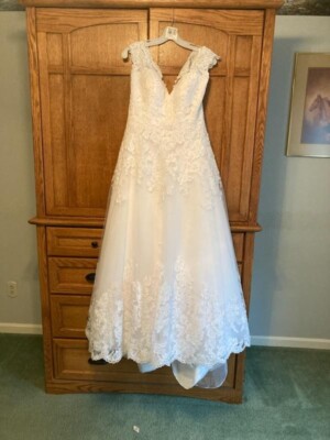 Davids Bridal Scalloped Lace & Tulle Wedding Dress Size 12 Bustled | eBay Davids Bridal Scalloped Lace & Tulle Wedding Dress Size 12 Bustled | eBay