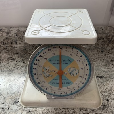 Vintage American Family Baby Nursery Scale 30 lbs 13 kg DECOR/Prop VERY NICE