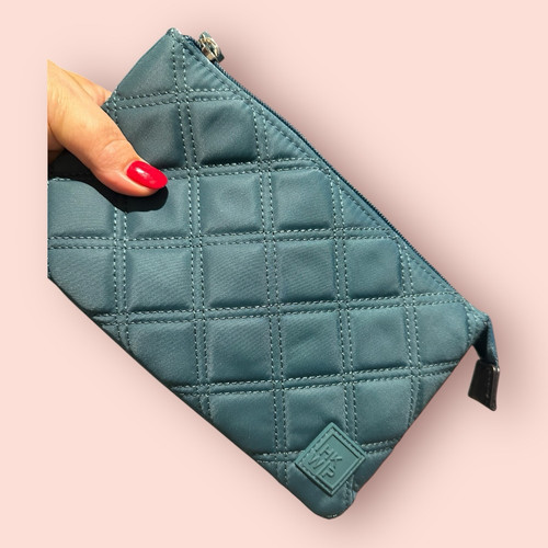 IHKWIP Triple Entry Autumn Teal Quilted Crossbody Wristlet Strap NWOT RFID - Picture 1 of 12