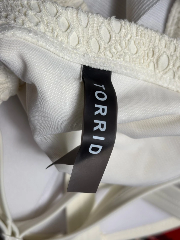 Top de bikini halter de ganchillo tórrido talla grande para mujer 6 (30) marfil NUEVO Foto 3 de 4