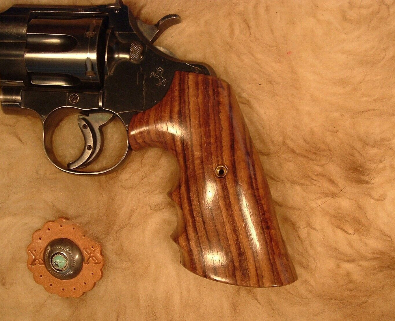 BEAUTIFUL CUSTOM EAGLE GRIPS BY ART JEWEL ENTERPRISES FOR COLT PYTHON