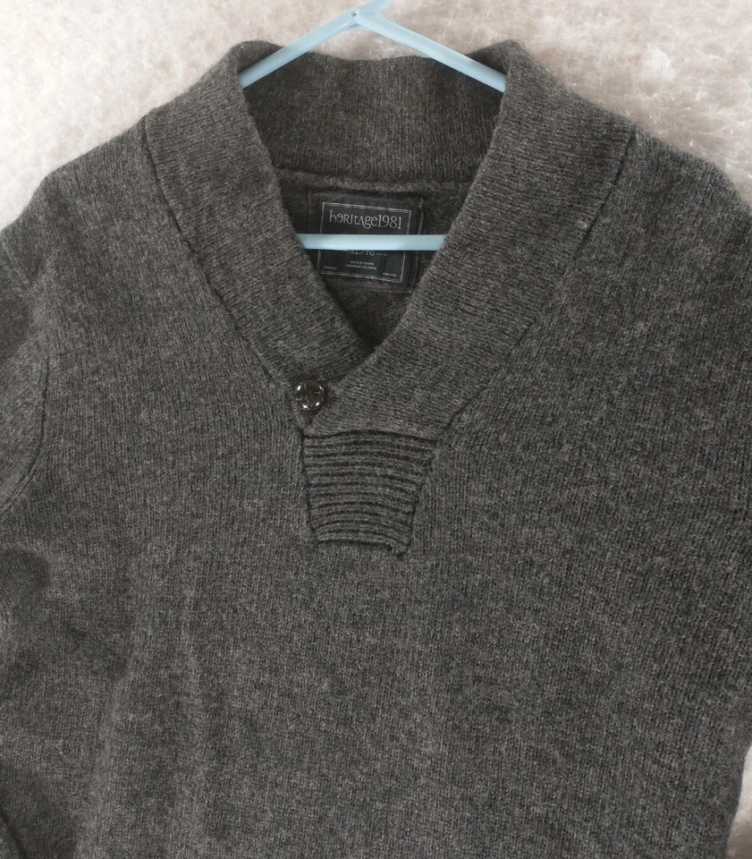 Suéter Heritage1981 cuello chal lana de cordero cuello en V botón para hombre XL gris cálido  Foto 2 de 4