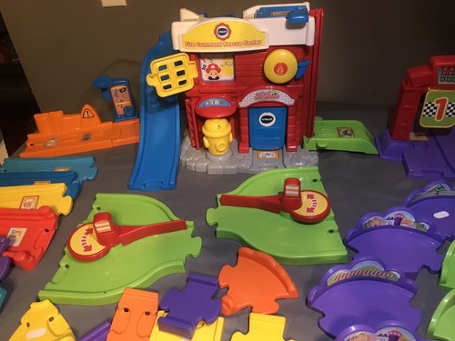 Vtech Go Go Smart Wheels Firehouse Straight Curved Tracks 4-way Extras LOT Large - Picture 2 of 9