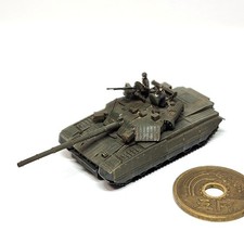 1/144 Ukrainian Army T-84 Main Battle Tank (with Crew Figures)