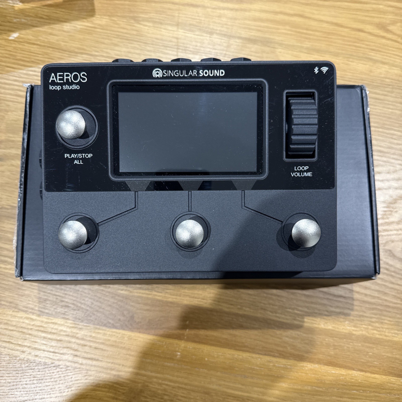 Singular Sound Aeros Multitrack Looper Pedal boxed.