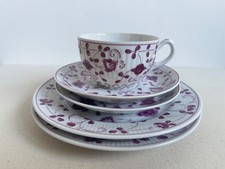 5 Teile "China Purpur" Porzellan, 2 Teller, 1 Tasse & 2 Unterteller Tee Gedeck