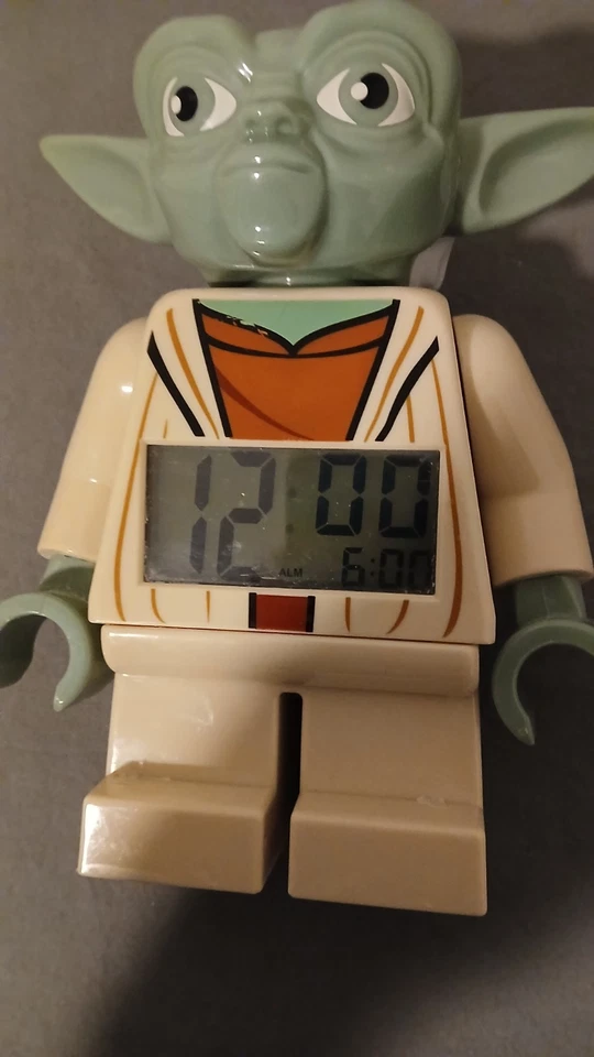 9英寸蝙蝠侠电影罗宾和7英寸星球大战尤达乐高时钟 — 第 4/4 张图片