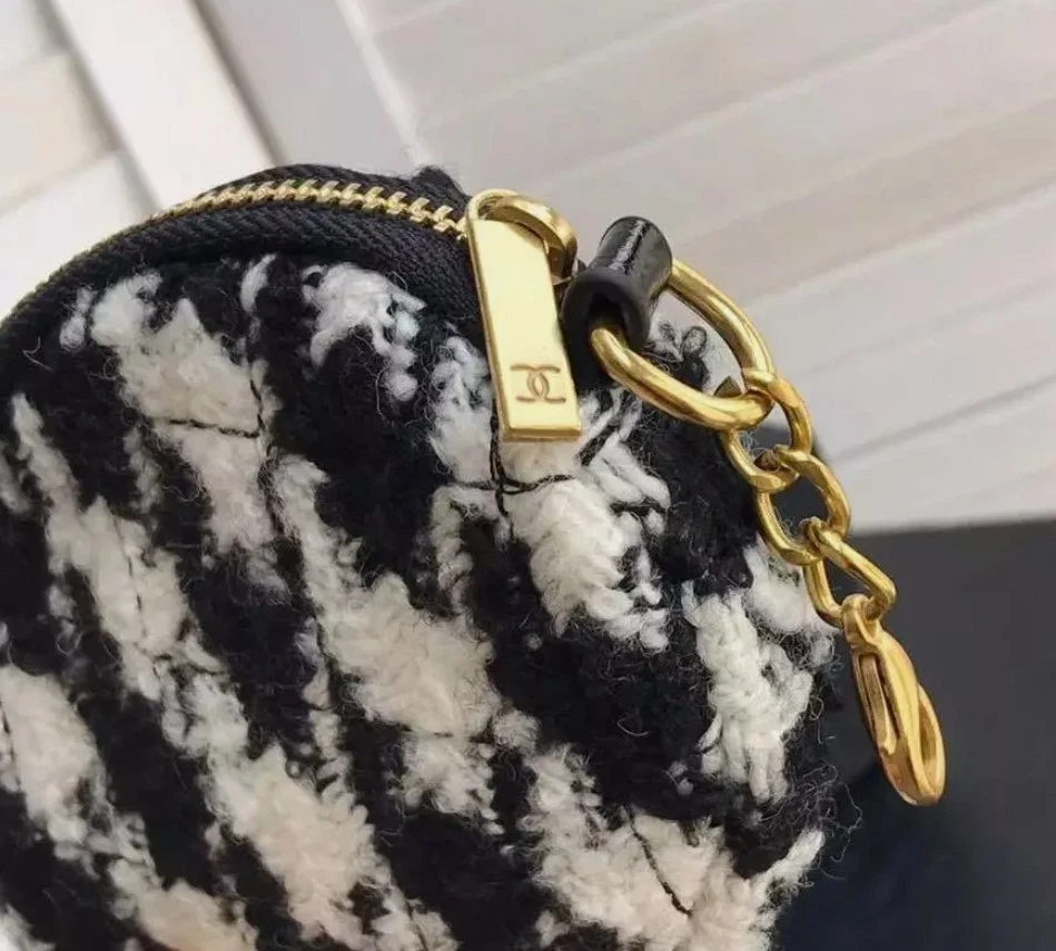 CHANEL BEAUTY Novelty Smartphone Shoulder Pouch & Coin Case Pearl Phone Bag AAA - Image 4 of 4