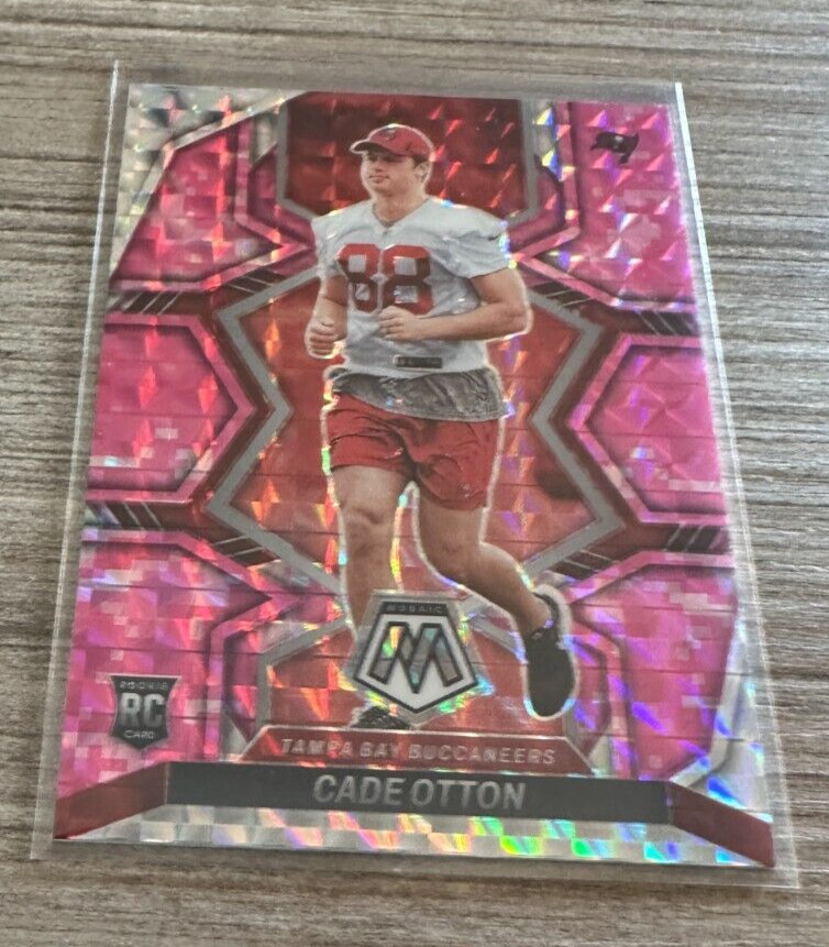 2022 Panini Mosaic Football #361 Cade Otton Camo Pink Prizm Rookie Card
