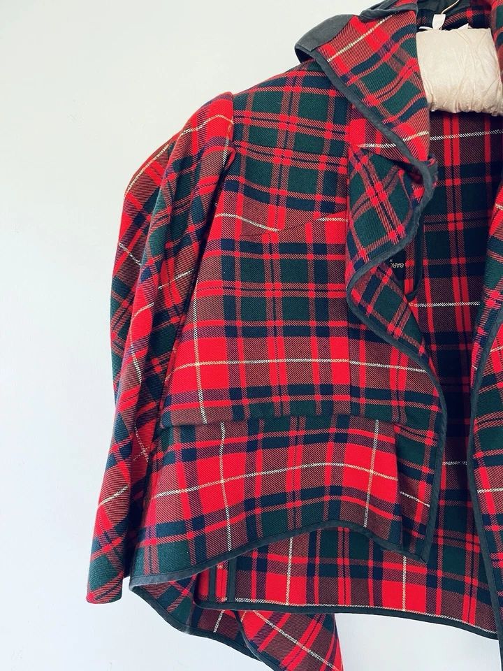 Jaqueta de passarela vintage Comme Des Garçons 1999 A/W xadrez vermelha - Imagem 2 de 4