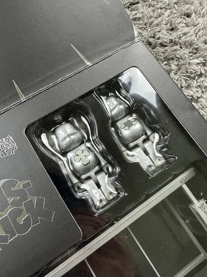 Juego de 5 juguetes vintage Kaws Kubrick Medicom parada de autobús edición limitada graffiti 2002 Foto 4 de 4