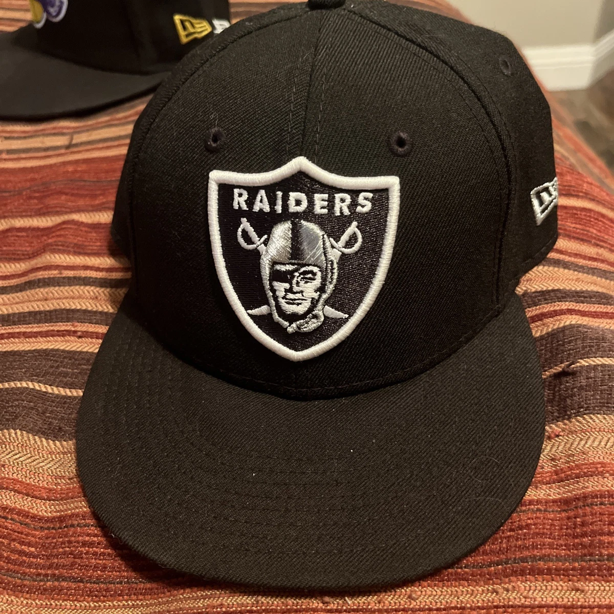 Preços baixos em New Era Masculino Oakland Raiders NFL educativos