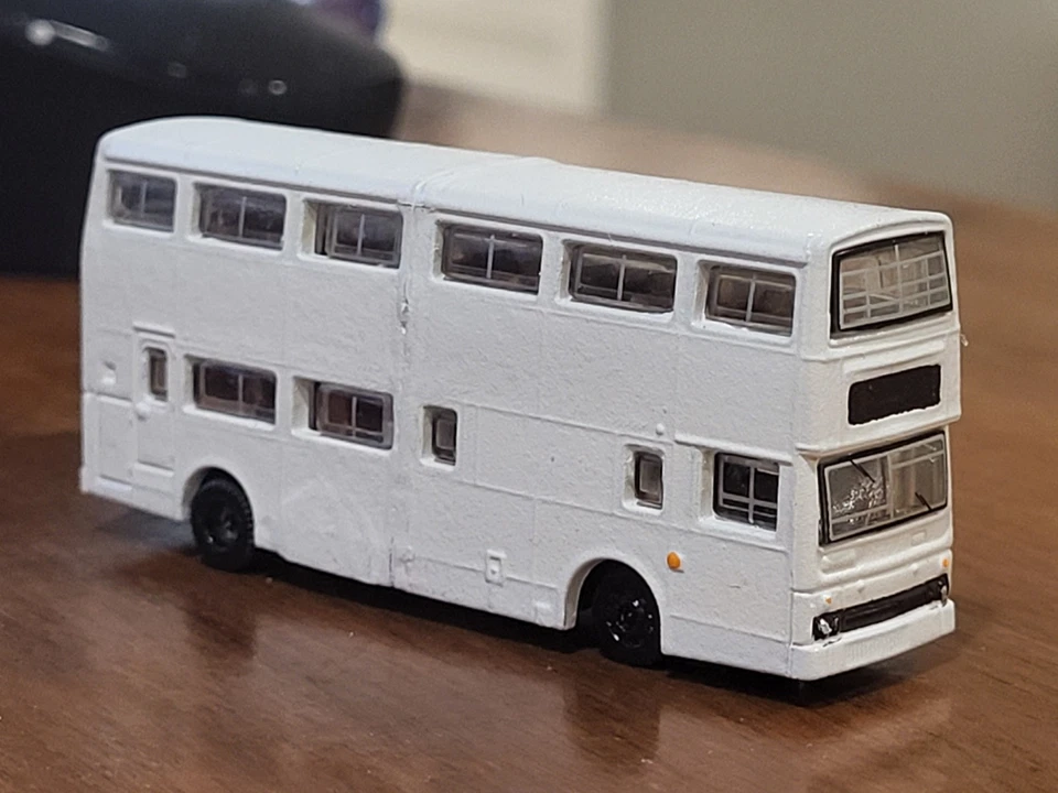 N Scale (1/150) Hong Kong KMB MCW Metrobus MKII Double Decker Bus - Code 3 - Image 2 of 3