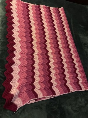 Crocheted Blanket Pink Burgundy Magenta Chevron Striped Scalloped 110 x74 