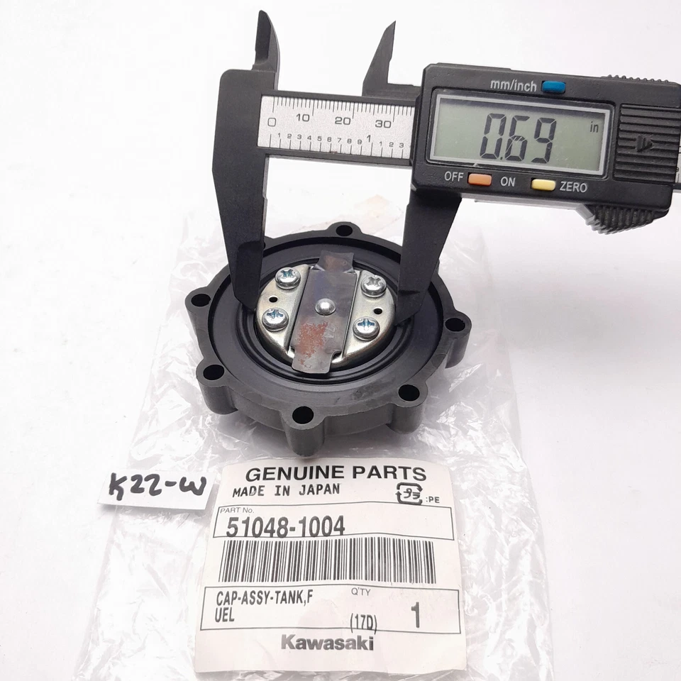 Крышка топливного бака Kawasaki KE125 KE175 KE100 KLR250 KM100 KD80 KX80 P/N 51048-1004 - Изображение 4 из 4
