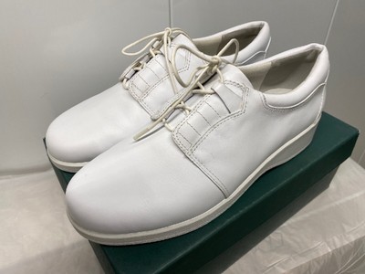clarks nurses shoes