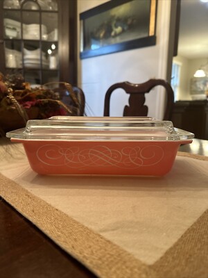 RARE 1950 s Vintage Pyrex Pink Casserole Dish 575-B 2 qt And Gold Cradle