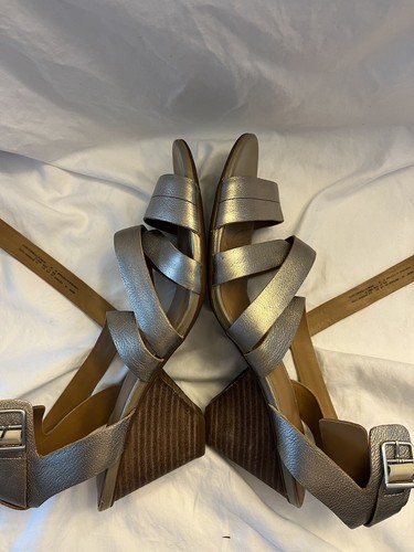 NEW Clarks Ranae Estelle Gold Leather Metallic Strappy Sandals Cone Heels 11 - Picture 3 of 9