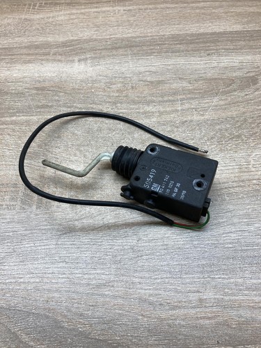 Kit Attuatore Elettrico 2 Fili Per Chiusura Centralizzata Auto – Universale 12V Con Staffa E Accessori - 2