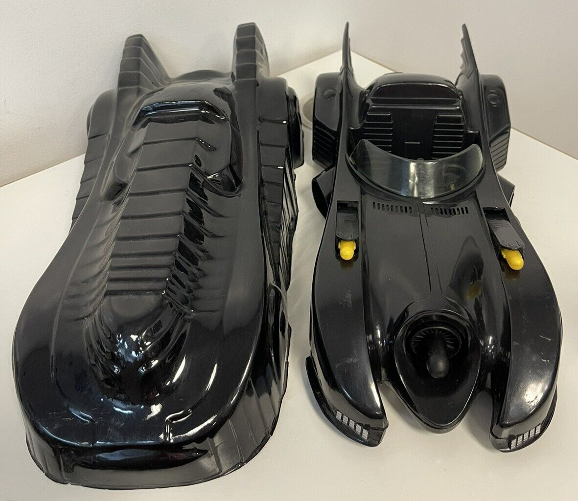 ToyBiz Batman Movie Batmobile with Cocoon Shell Vehicle ToyBiz Batman Movie Batmobile with Cocoon Shell Vehicle