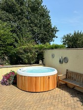 Nordic Cedar Hot Tub Impulse - BRAND NEW ONE LEFT!!! The Gravity With Grey Lid